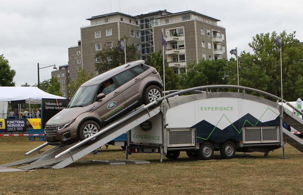 Udover race, var der masser af aktiviteter for publikum, bl.a. denne forhindringsbane til 4-hjuls trækkere..
(Foto: Motorsporten.dk)